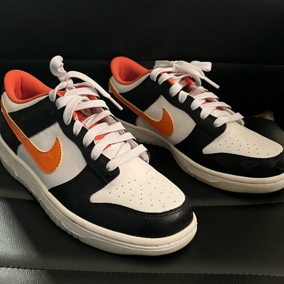 NIKE DUNK LOW PRM - Picture 2 of 6